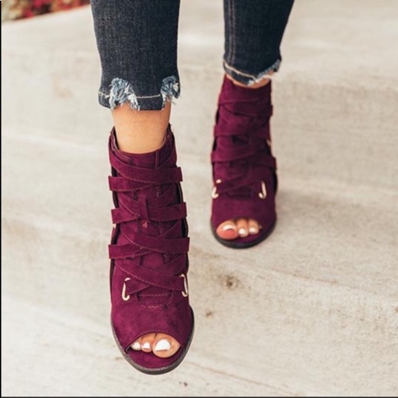 🥰HP🥰✨🌟✨Winter Berry Lace Up Ankle Bootie - Picture 2 of 2